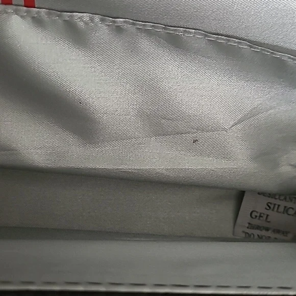 CHI SMART BLACK QUILTED PURSE - Picture 3 of 5